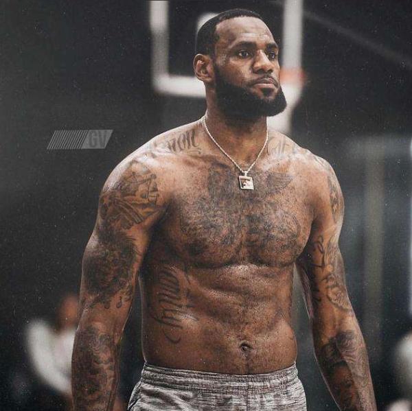 [NBA]鲍尔25+8 黄蜂主场大胜尼克斯